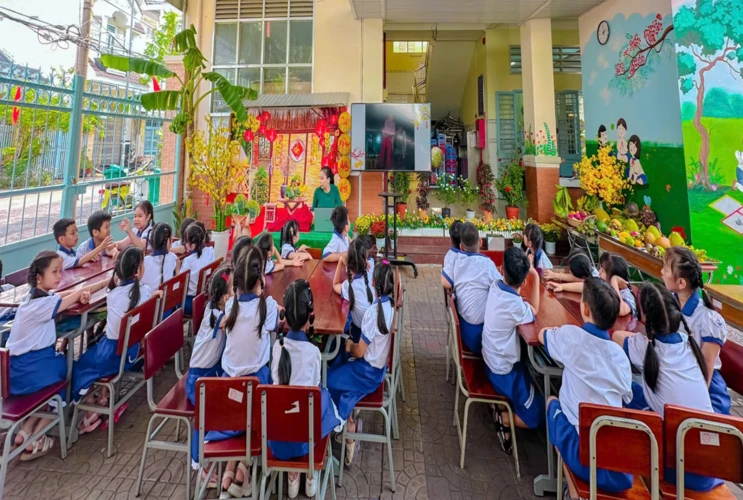 Hoạt động trải nghiệm ngoài trời