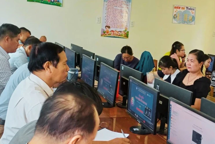 Tập huấn Thư viện số DLibK12 tại trường Tiểu học Long Tuyền 2 - Thành phố Cần Thơ