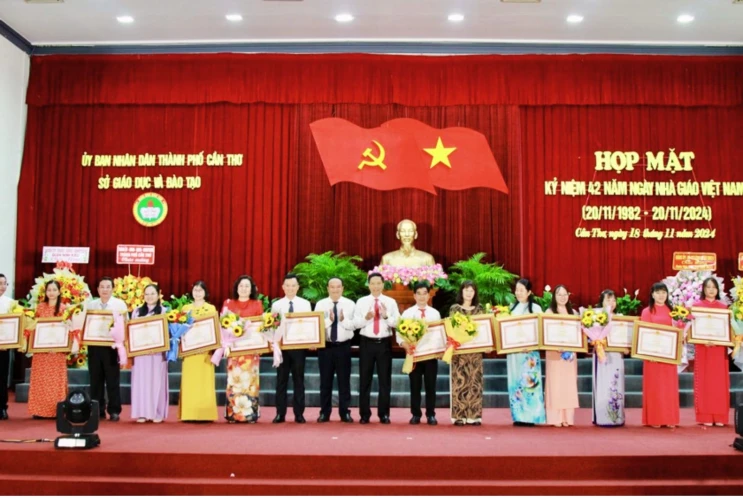 18 Nhà giáo ở Cần Thơ được nhận Bằng khen của Thủ tướng