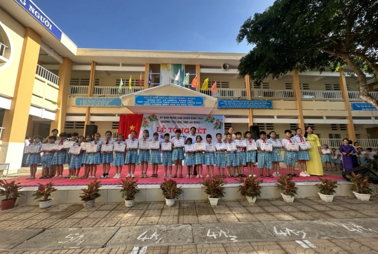 Lễ tổng kết năm học 2023-2024 và lễ ra trường cho học sinh lớp 5 khóa 2019-2024