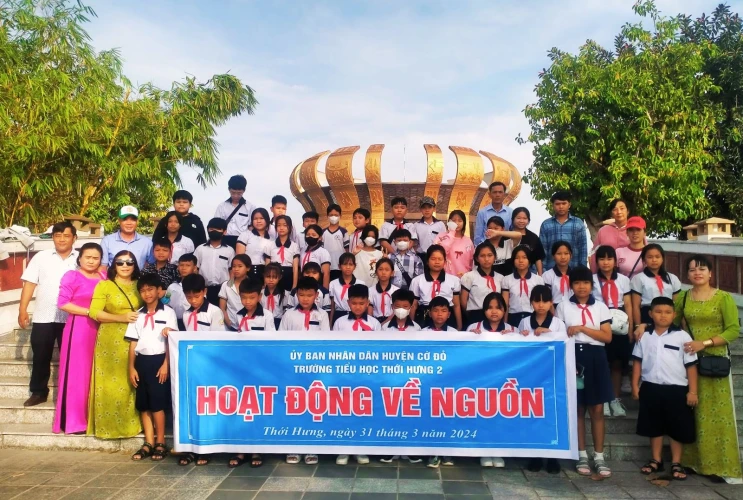 Hoạt động "Về nguồn" kỷ niệm 93 năm ngày thành lập Đoàn TNCS Hồ Chí Minh