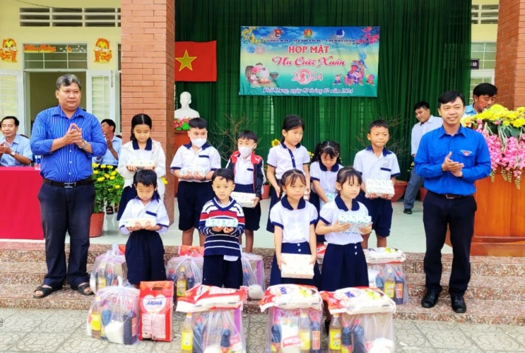 Chương trình "Họp mặt Nụ cười xuân" năm 2024