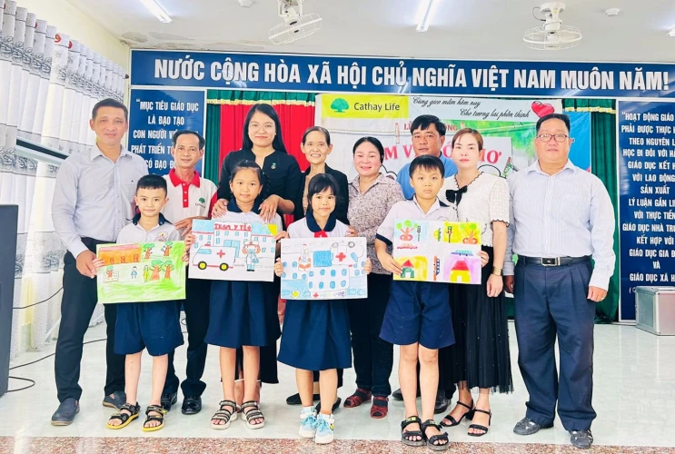 Lễ phát động vẽ tranh với chủ đề "Ước mơ của em"