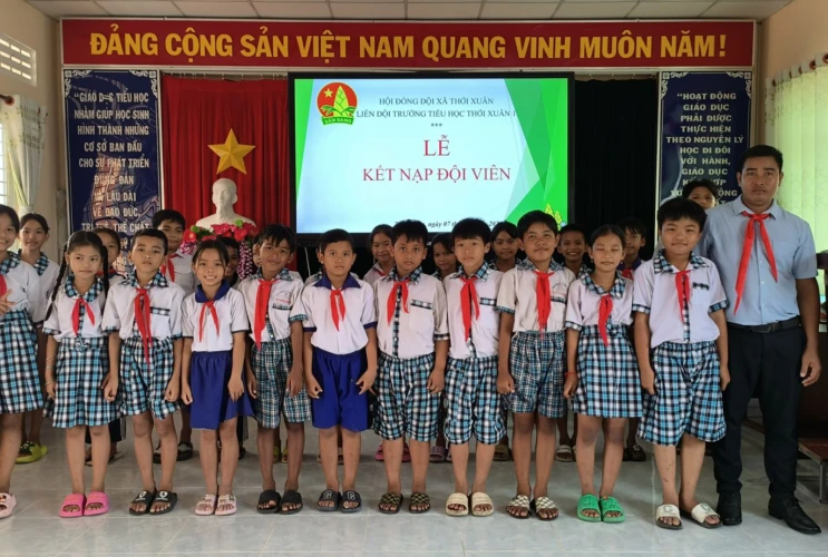 Lễ kết nạp đội viên năm học 2023 - 2024