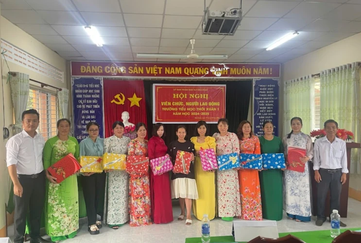 Họp mặt ý nghĩa ngày 20/10, kỷ niệm 94 năm Ngày Phụ nữ Việt Nam