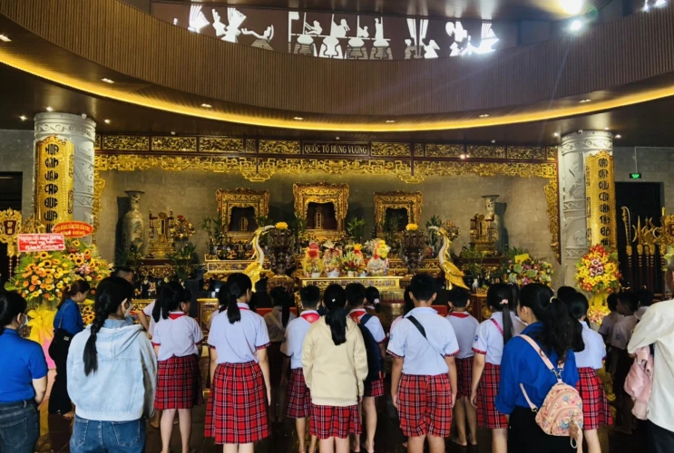 Hoạt động tham quan về nguồn