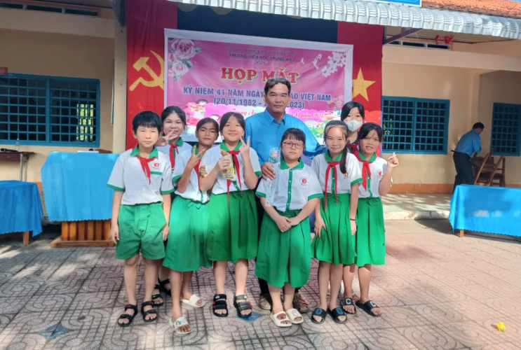 Trường Tiểu học Trung An 2 tưng bừng kỉ niệm Ngày Nhà giáo Việt Nam 20/11