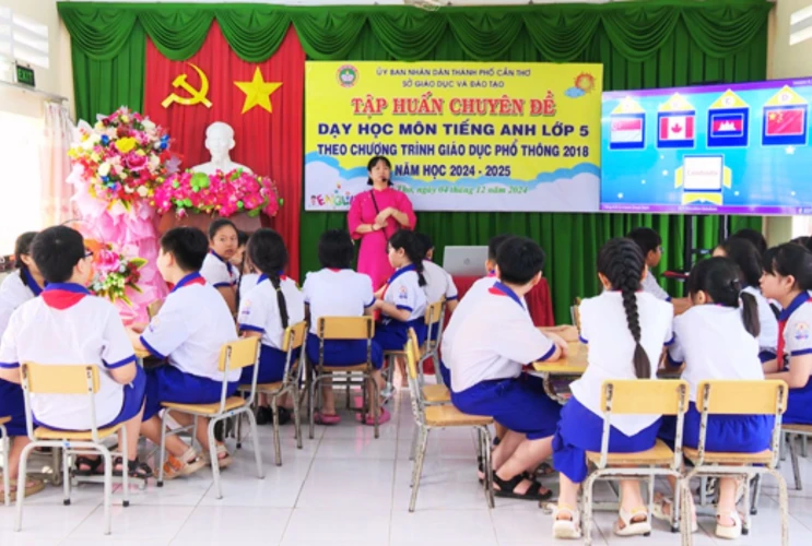 Tổ chức tập huấn dạy Tiếng Anh lớp 5 theo Chương trình GDPT 2018