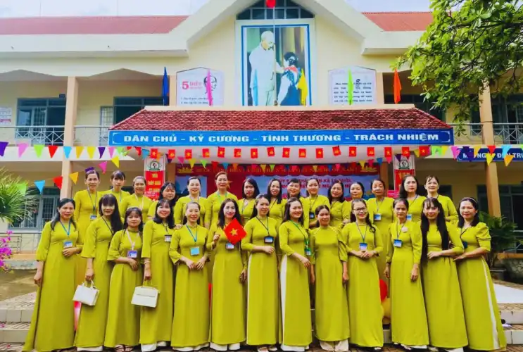 Trường Tiểu học Nguyễn Huệ tưng bừng khai giảng năm học 2025 - 2026