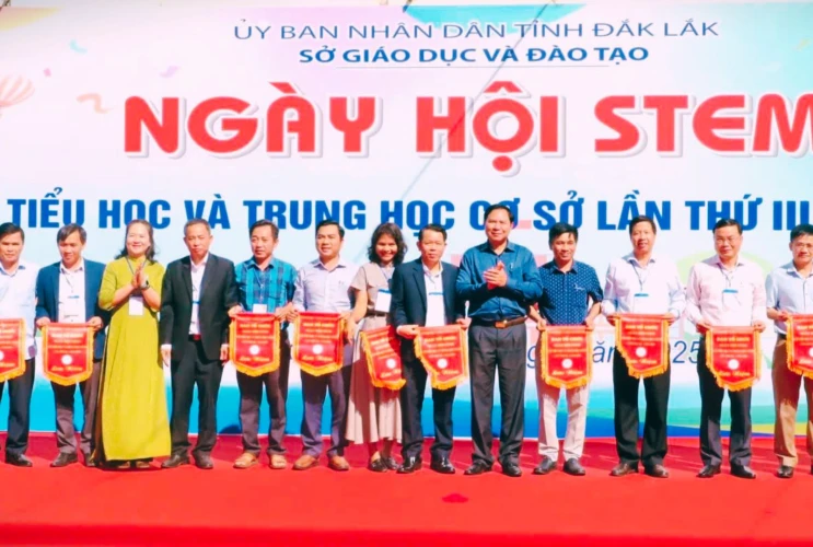 Khai mạc Ngày hội STEM cấp Tiểu học và THCS tỉnh Đắk Lắk lần thứ III – năm 2025