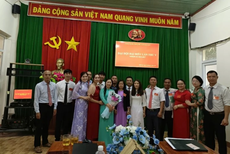 Chi bộ Trường THCS Đắk Nang tổ chức Đại hội Chi bộ khóa V nhiệm kỳ 2025-2027