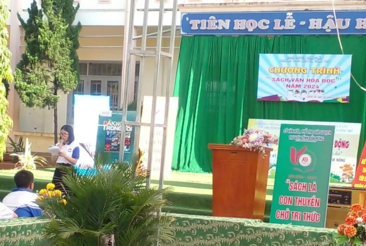 Giờ ra chơi trải nghiệm, đọc và làm theo báo Đội