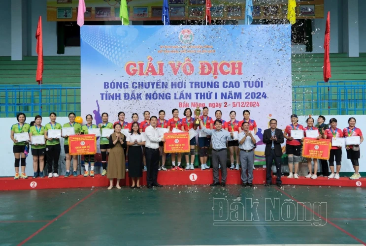 Trường THCS Nguyễn Du vô địch giải bóng chuyền hơi tỉnh Đắk Nông