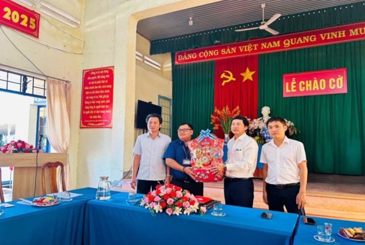 Lãnh Đạo Huyện Đắk Mil Thăm Các Địa Phương Ngày Làm Việc Đầu Năm Mới Ất Tỵ 2025
