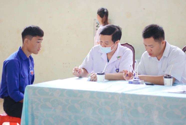 Khám Mắt Cho Học Sinh Toàn Trường Tại PTDTNT THCS & THPT Huyện Đắk Mil