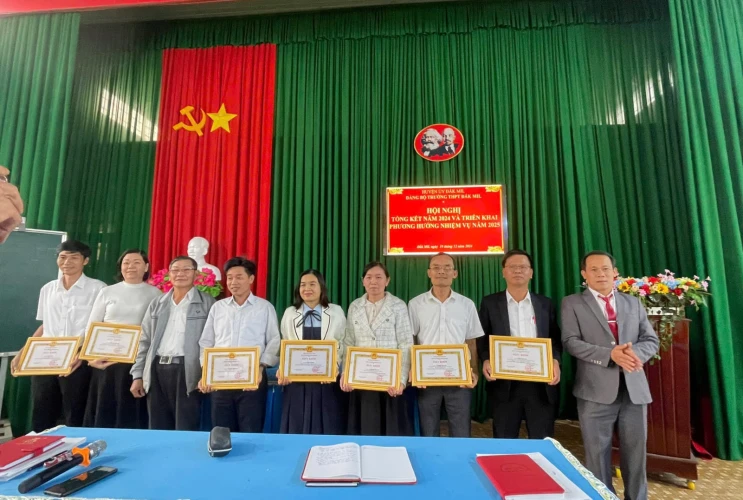 Tổ Chức Hội Nghị Đảng Bộ Cuối Năm