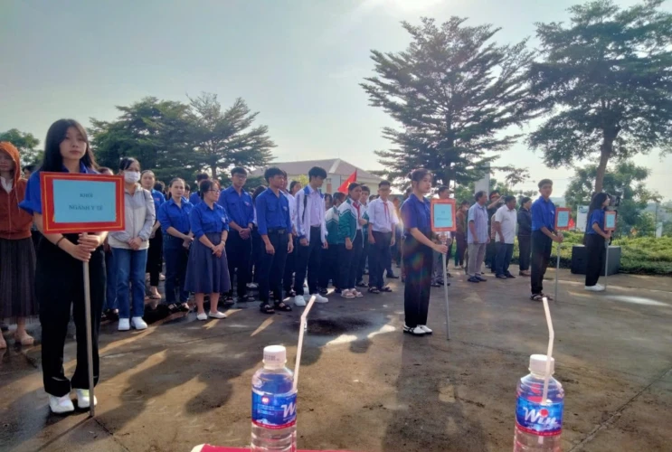 Hưởng Ứng Lễ Phát Động Dọn Vệ Sinh Môi Trường, Diệt Lăng Quăng/Bọ Gậy Phòng Chống Sốt Xuất Huyết