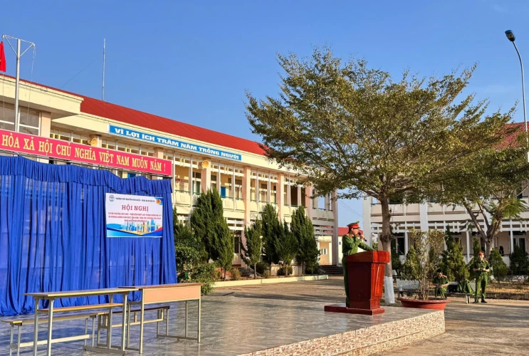 Tuyên truyền an toàn giao thông và phòng chống pháo hoa, pháo nổ năm 2025