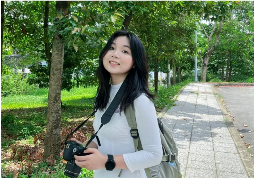 Trà My luôn cố gắng học tập chăm chỉ để đạt kết quả cao trong kỳ thi đánh giá năng lực