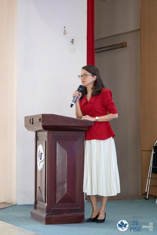 Nguyễn Thị Thanh Mai (Hiệu trưởng trường PTNK - ĐHQG TP.HCM)