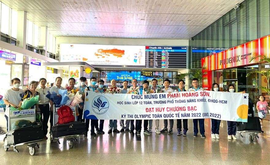 Ban giám hiệu, các thầy cô, các bạn học sinh trường Phổ thông Năng khiếu (ĐHQG-HCM)