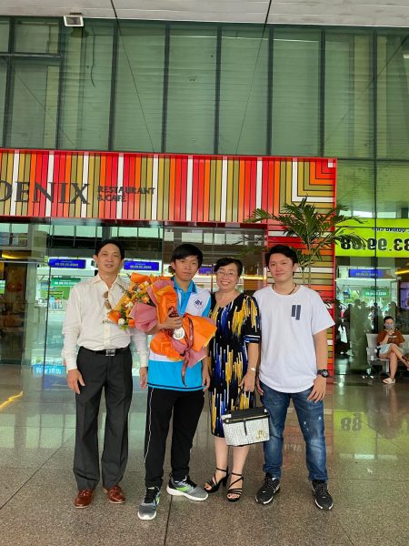 Ban giám hiệu, các thầy cô, các bạn học sinh trường Phổ thông Năng khiếu (ĐHQG-HCM)