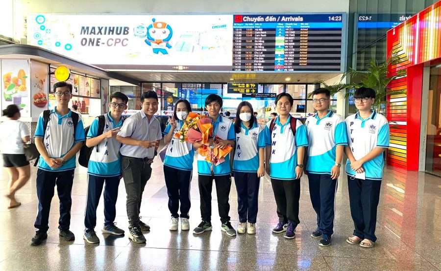 Ban giám hiệu, các thầy cô, các bạn học sinh trường Phổ thông Năng khiếu (ĐHQG-HCM)