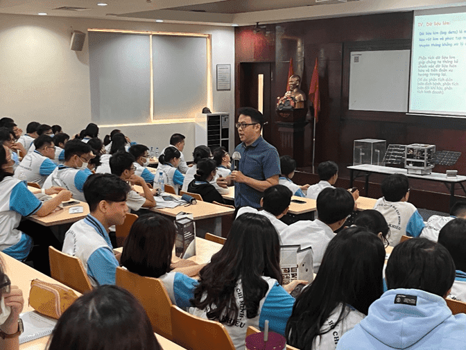 Bài giảng “Khoa học, công nghệ không gian và các ứng dụng”