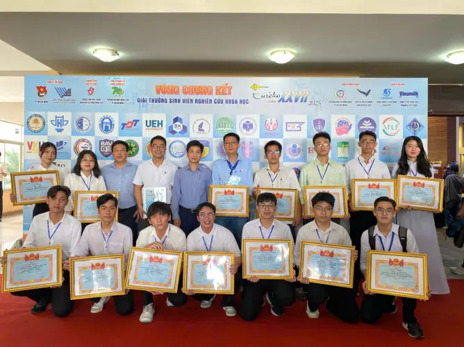 Sinh viên Trường Đại học Công nghệ Kỹ thuật TP.Hồ Chí Minh đạt thành tích ấn tượng tại Giải thưởng Eureka 2025