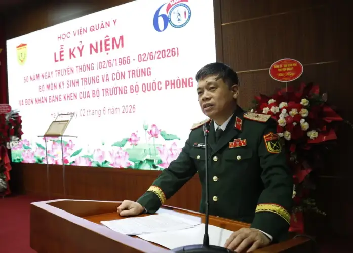 Xây dựng đội ngũ cán bộ, nhân viên giỏi chuyên môn, sáng y đức