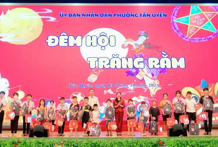 Phường Tân Uyên rộn ràng “Đêm hội Trăng rằm” năm 2025