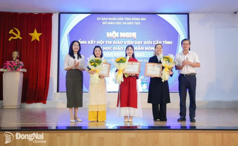 Hơn 200 giáo viên mầm non nhận giấy chứng nhận giáo viên dạy giỏi cấp tỉnh