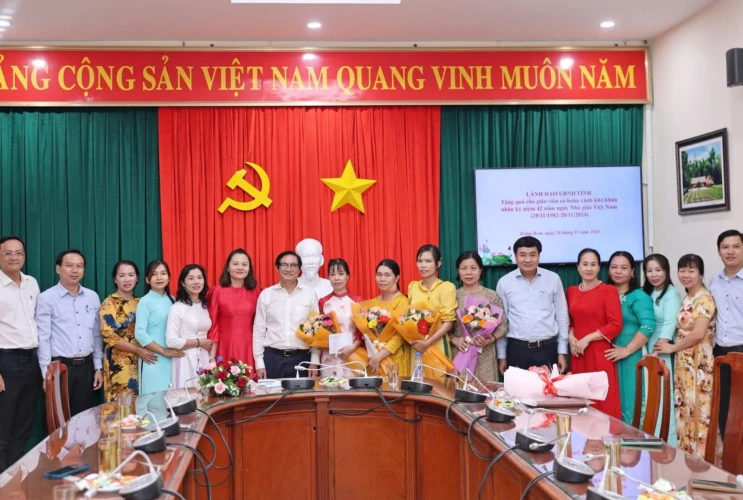 Thăm hỏi giáo viên có hoàn cảnh khó khăn nhân kỷ niệm 42 năm ngày Nhà giáo Việt Nam (20/11/1982 - 20/11/2024)