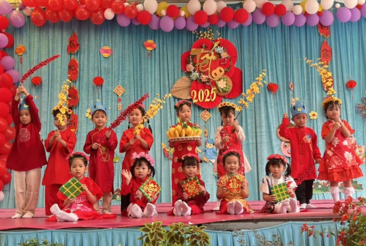 Các bé Trường Mầm non Phú Bình rộn ràng diễn văn nghệ mừng Xuân Ất tỵ 2025