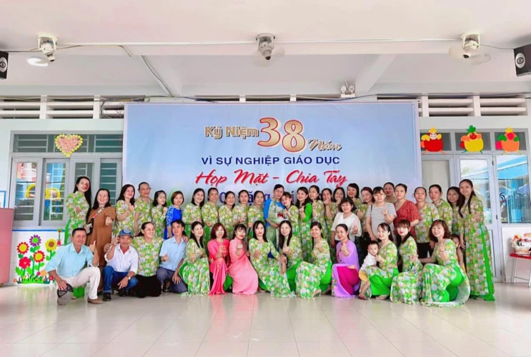 Kỷ niệm 38 năm vì sự nghiệp giáo dục – họp mặt và chia tay cô Đặng Thị Đẹp, Hiệu trưởng Trường Mầm non Phước Thiền