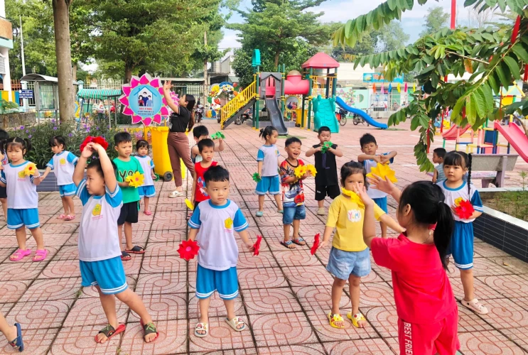 Khởi động ngày mới – các bé hăng say tập thể dục buổi sáng!