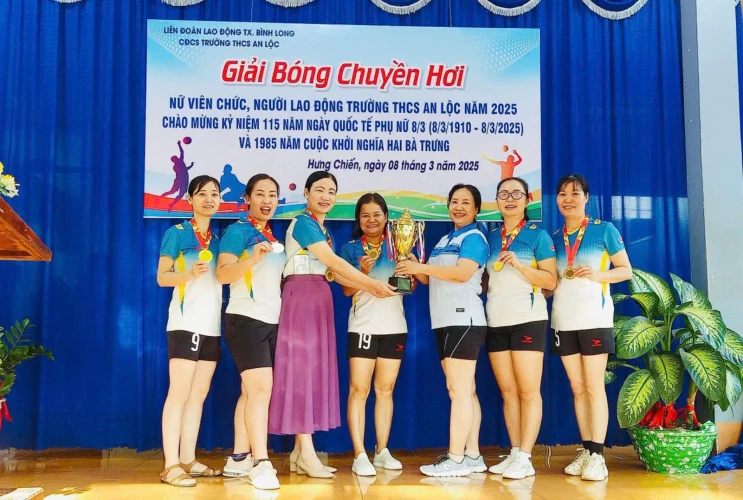Công Đoàn Trường THCS An Lộc Tổ Chức Giải Bóng Chuyền Hơi Nữ CNVCLĐ Lần Thứ I Năm 2025