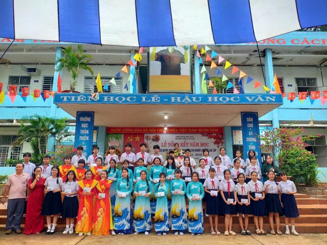 Lễ Tổng Kết Năm Học 2024-2025 Tại Trường THCS An Lộc: Dấu Ấn Đáng Nhớ Của Hành Trình Học Tập Đầy Nỗ Lực