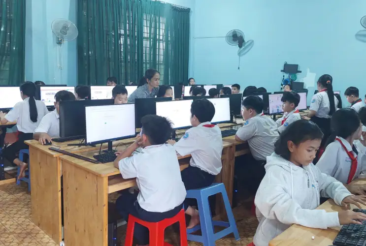 Làm Quen Và Khám Phá Thư Viện Số DLib K12 Cùng Học Sinh Trường THCS Phan Bội Châu