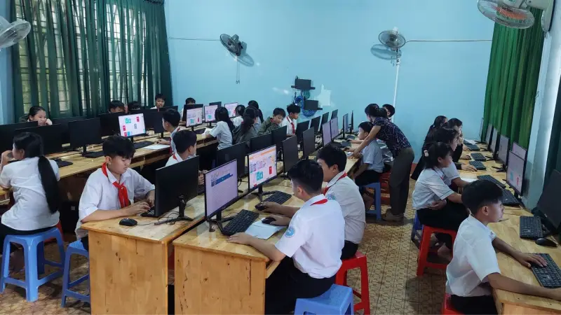 Học Sinh Lớp 7A Trường THCS Phan Bội Châu Hào Hứng Trải Nghiệm Thư Viện Số DLibK12