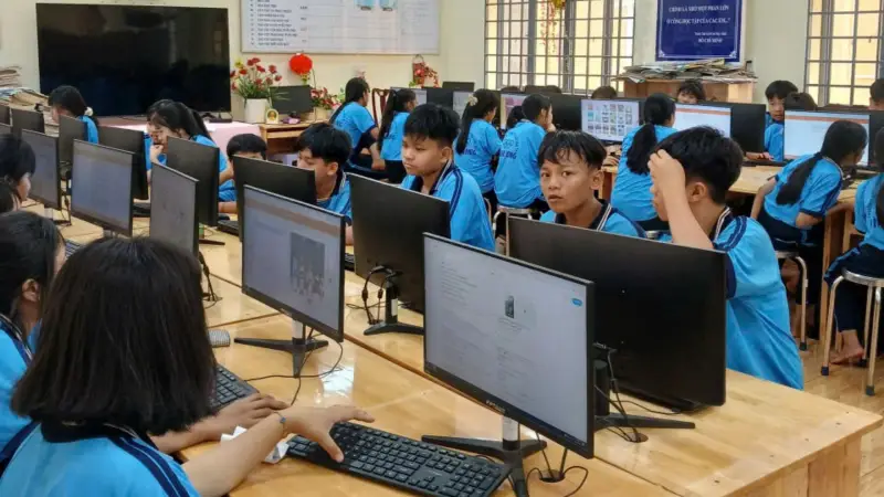 Trường PTDTNT THCS  Bình Long Nâng Cao Năng Lực Số Cho Học Sinh Qua Tiết Học Trên Thư Viện Số