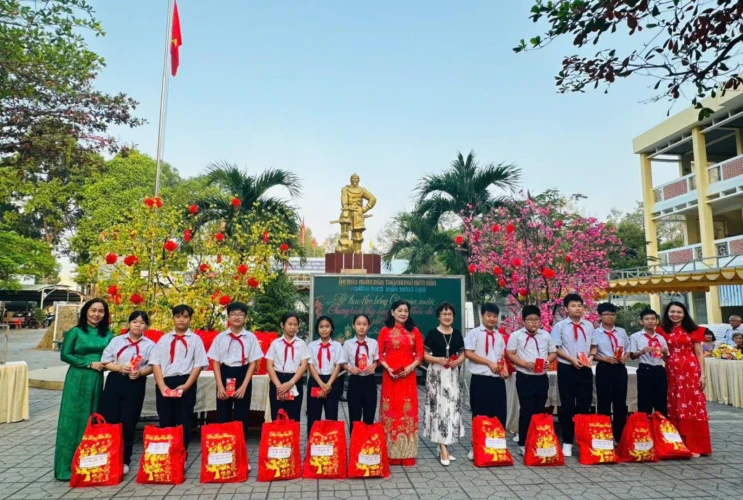 Chương trình “Vui Xuân đón Tết – Gắn kết yêu thương”