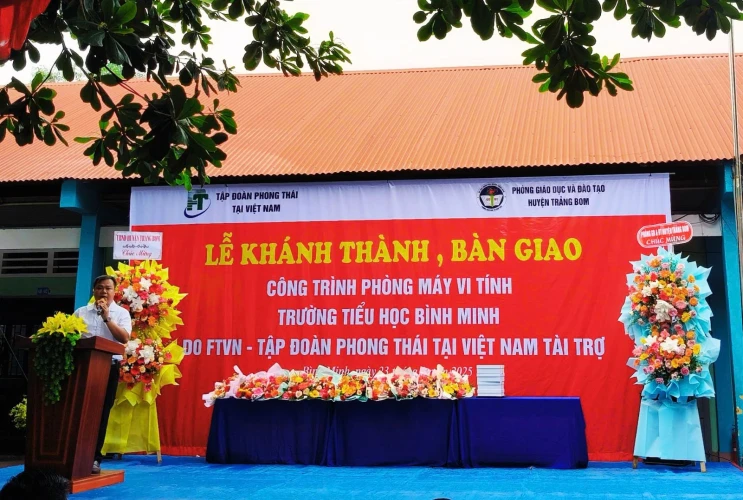 Trường Tiểu học Bình Minh tiếp nhận phòng Tin học mới do Tập đoàn Phong Thái tài trợ