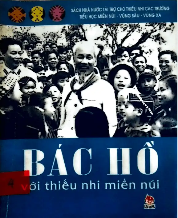 Bác Hồ với thiếu nhi miền núi