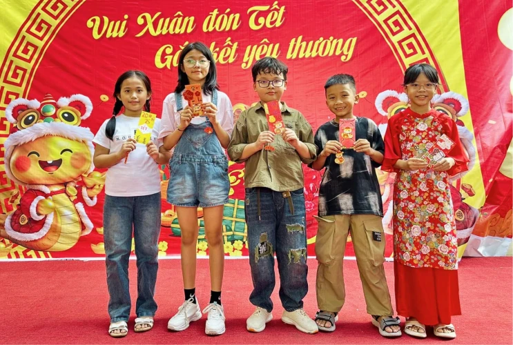 Học sinh Tiểu học Lê Văn Tám sáng tạo bao lì xì đón Tết