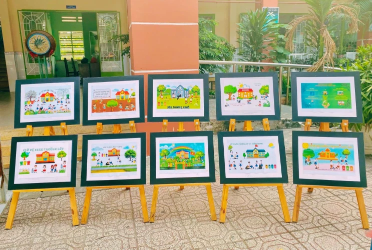 Triển lãm tranh Canva "Giữ gìn vệ sinh trường lớp"