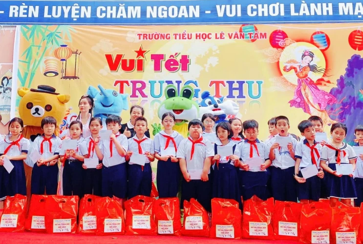 Trung thu ấm áp, hướng về miền Bắc thân yêu