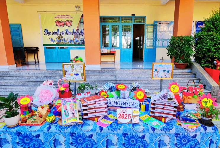 Trường Tiểu học Long Giao tổ chức Ngày hội Đọc sách và Văn hóa đọc Việt Nam 2025