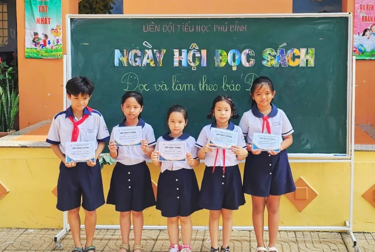 Tuyên dương học sinh tiêu biểu trong phong trào đọc sách Thư viện số