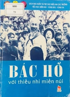 Bác Hồ với thiếu nhi miền núi